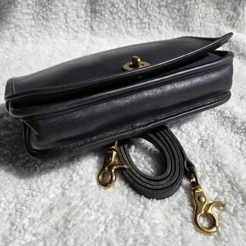 1990 Coach Dark Navy Crossbody Bag 
 stamp error “beanbag” 
Costa Rica made! - Picture 6 of 10